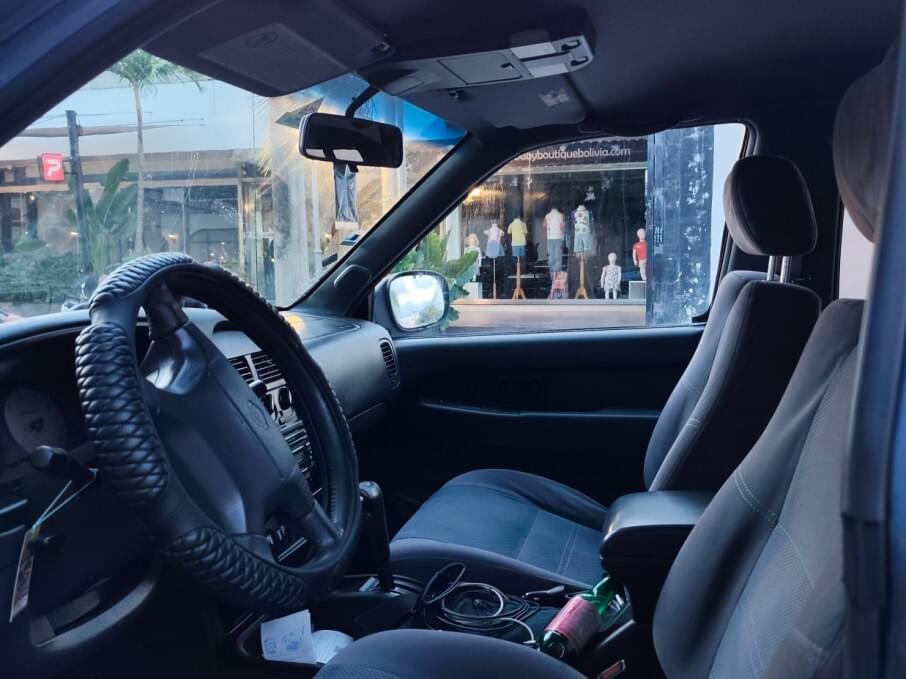 NISSAN PATHFINDER 2000 223.000 Kms.