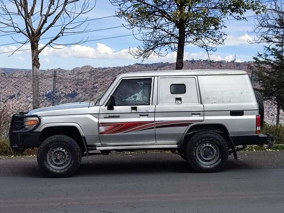 TOYOTA LAND CRUISER 2012 118.000 Kms.