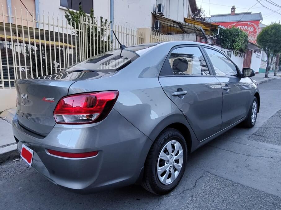 KIA SOLUTO 2025 1.500 Kms.