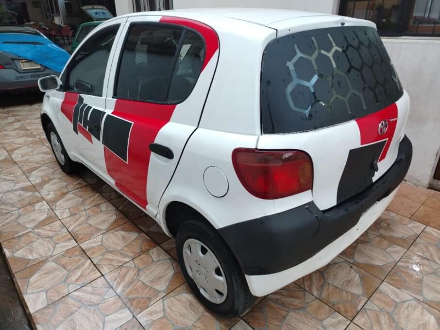 TOYOTA VITZ 2002 1.000 Kms.