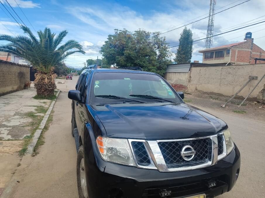 NISSAN PATHFINDER 2010 130.000 Kms.