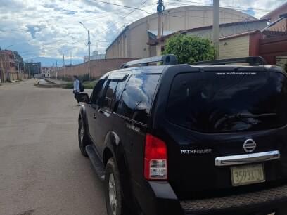 NISSAN PATHFINDER 2010 130.000 Kms.