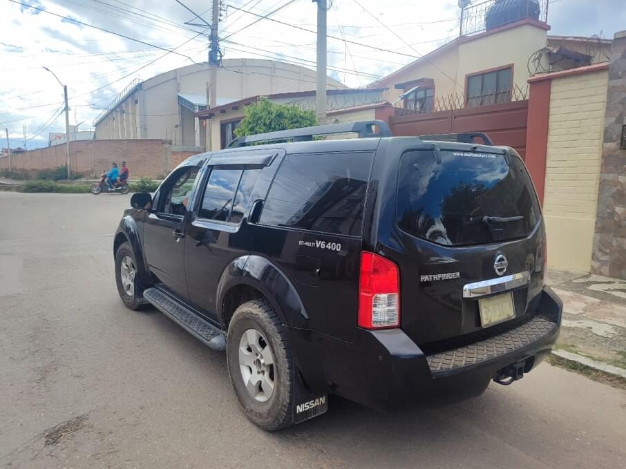NISSAN PATHFINDER 2010 130.000 Kms.
