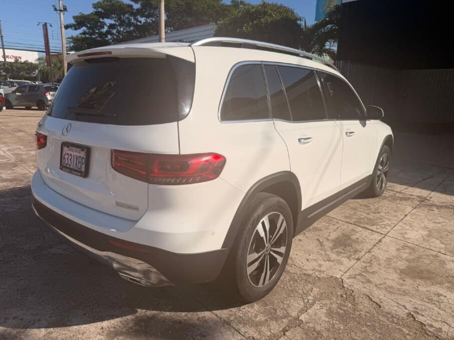 MERCEDES BENZ C200 2023 38.742 Kms.