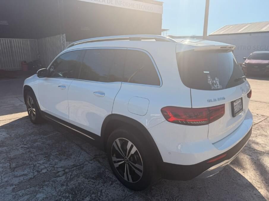 MERCEDES BENZ C200 2023 38.742 Kms.