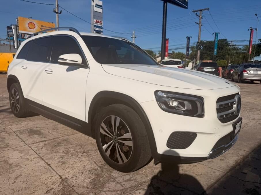 MERCEDES BENZ C200 2023 38.742 Kms.