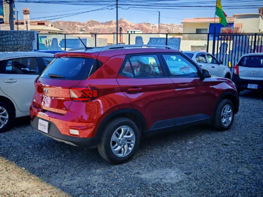 HYUNDAI VENUE 2026 450 Kms.