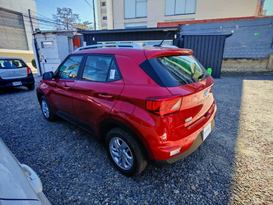 HYUNDAI VENUE 2026 450 Kms.