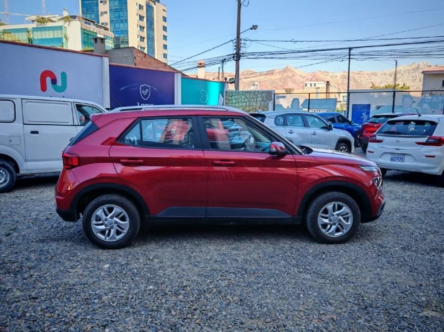 HYUNDAI VENUE 2026 450 Kms.