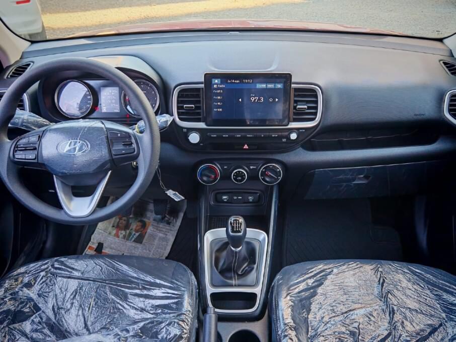 HYUNDAI VENUE 2026 450 Kms.