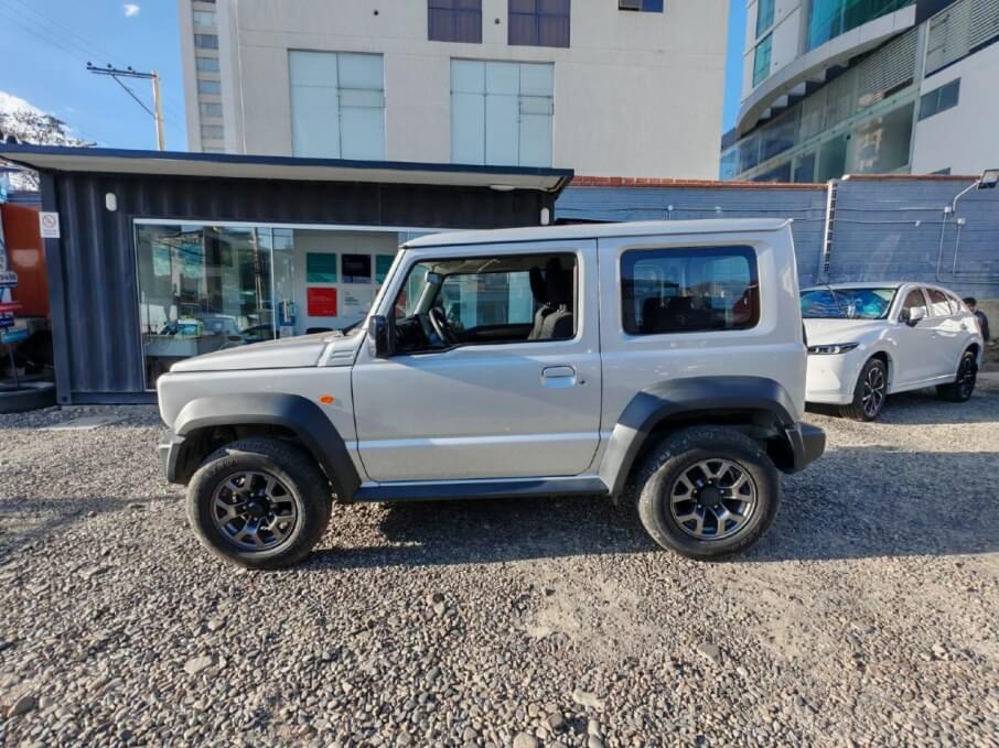 SUZUKI JIMNY 2025 6.800 Kms.