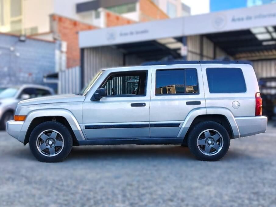 JEEP COMMANDER 2010 133.036 Kms.