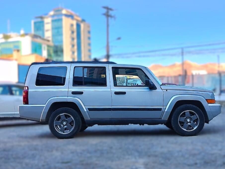 JEEP COMMANDER 2010 133.036 Kms.