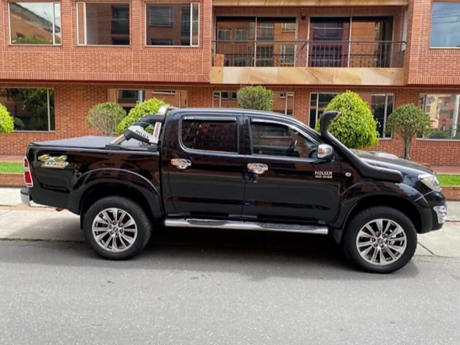 TOYOTA HILUX 2011 99.000 Kms.