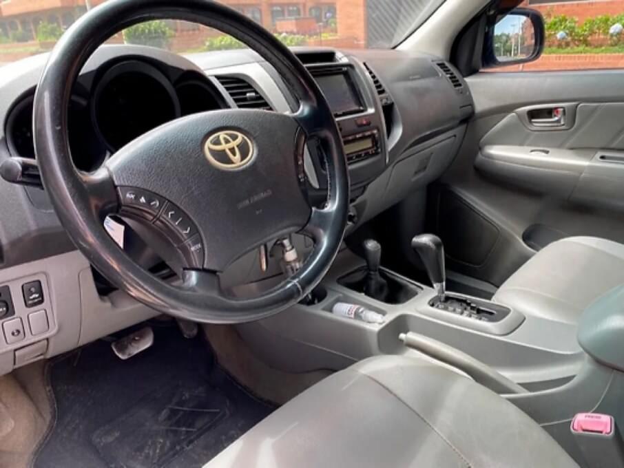 TOYOTA HILUX 2011 99.000 Kms.