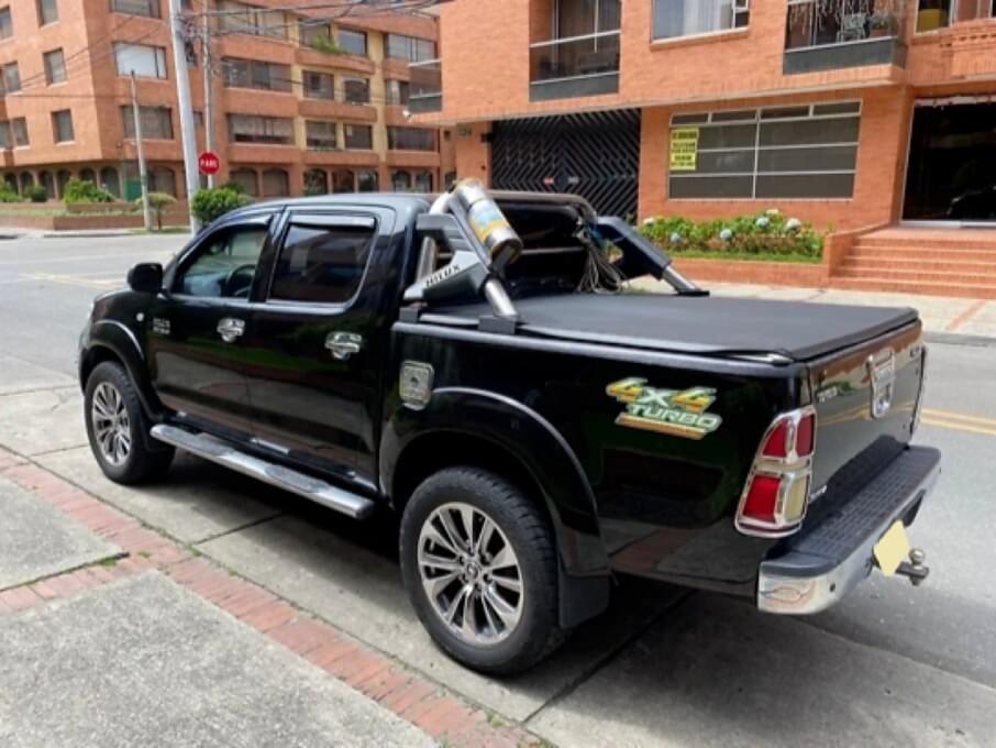 TOYOTA HILUX 2011 99.000 Kms.