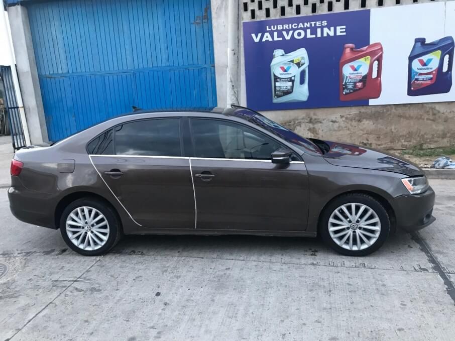 VOLKSWAGEN JETTA 2011 60.000 Kms.