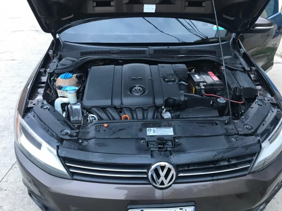 VOLKSWAGEN JETTA 2011 60.000 Kms.