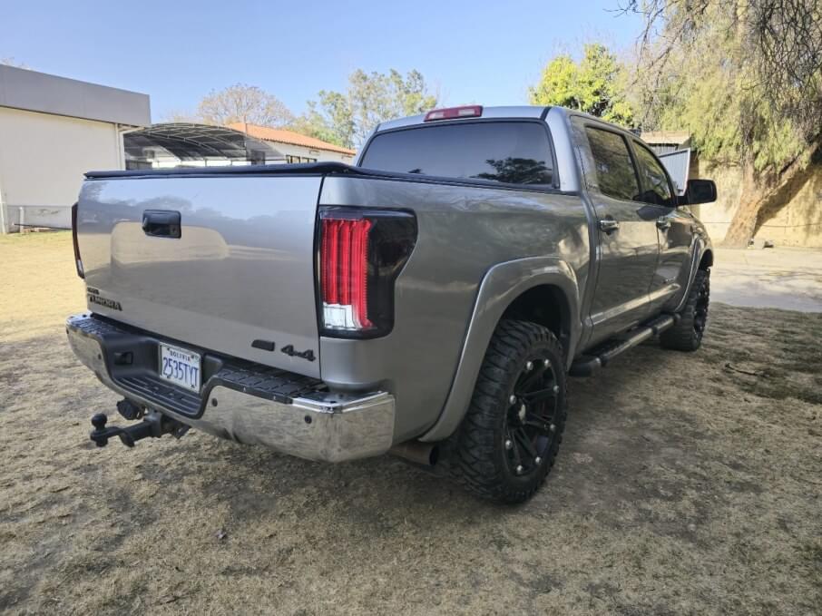 TOYOTA TUNDRA 2011 151.000 Kms.