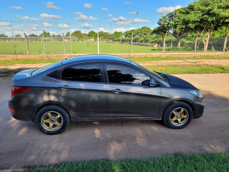 HYUNDAI ACCENT 2012 126.500 Kms.