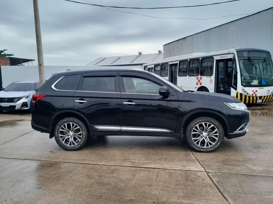 MITSUBISHI OUTLANDER 2018 97.500 Kms.