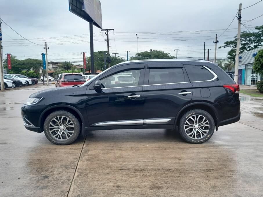 MITSUBISHI OUTLANDER 2018 97.500 Kms.