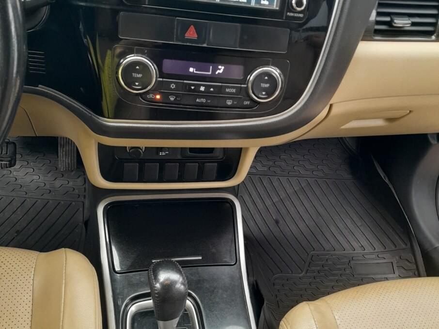 MITSUBISHI OUTLANDER 2018 97.500 Kms.