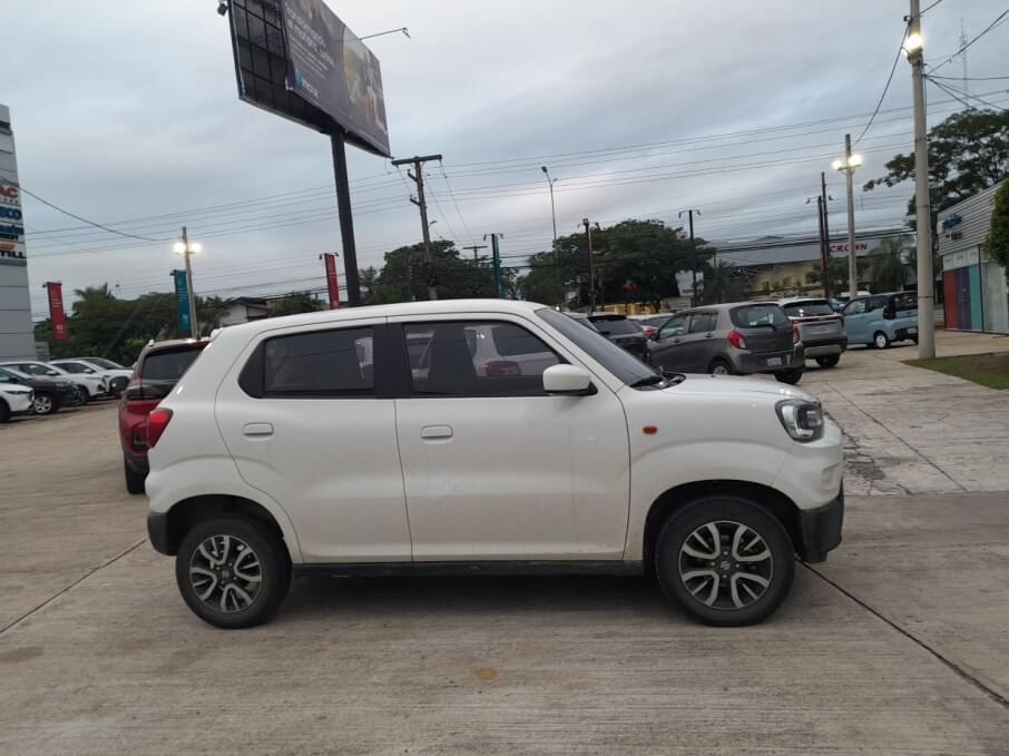 SUZUKI S-PRESSO 2025 15.700 Kms.