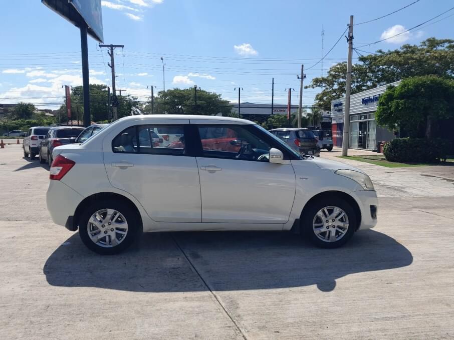 SUZUKI SWIFT DZIRE 2015 85.700 Kms.