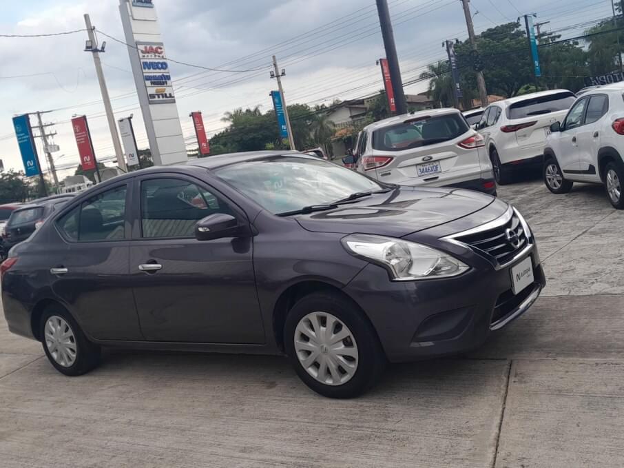 NISSAN VERSA 2019 85.000 Kms.