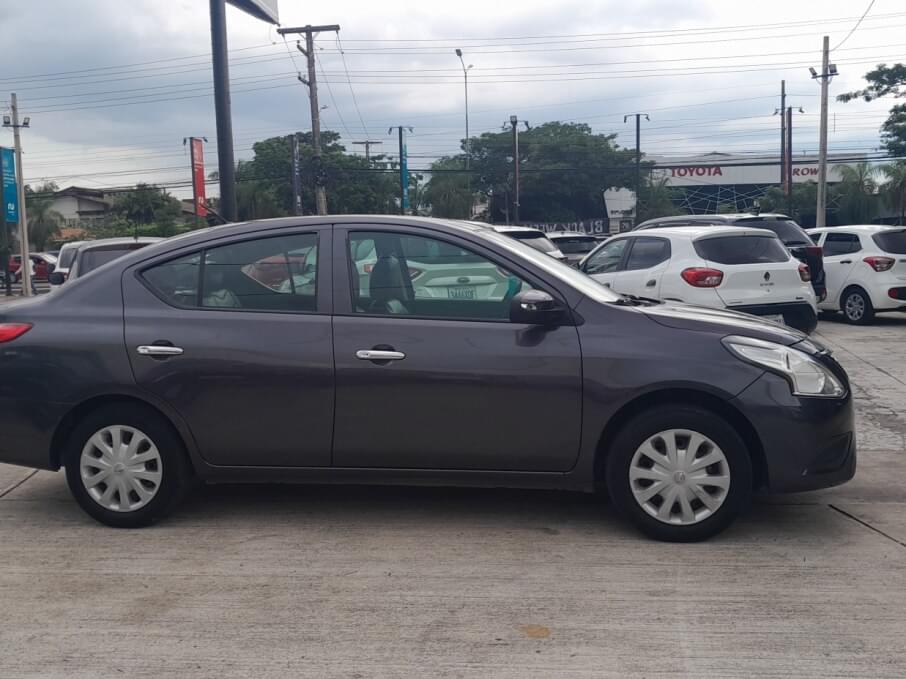 NISSAN VERSA 2019 85.000 Kms.