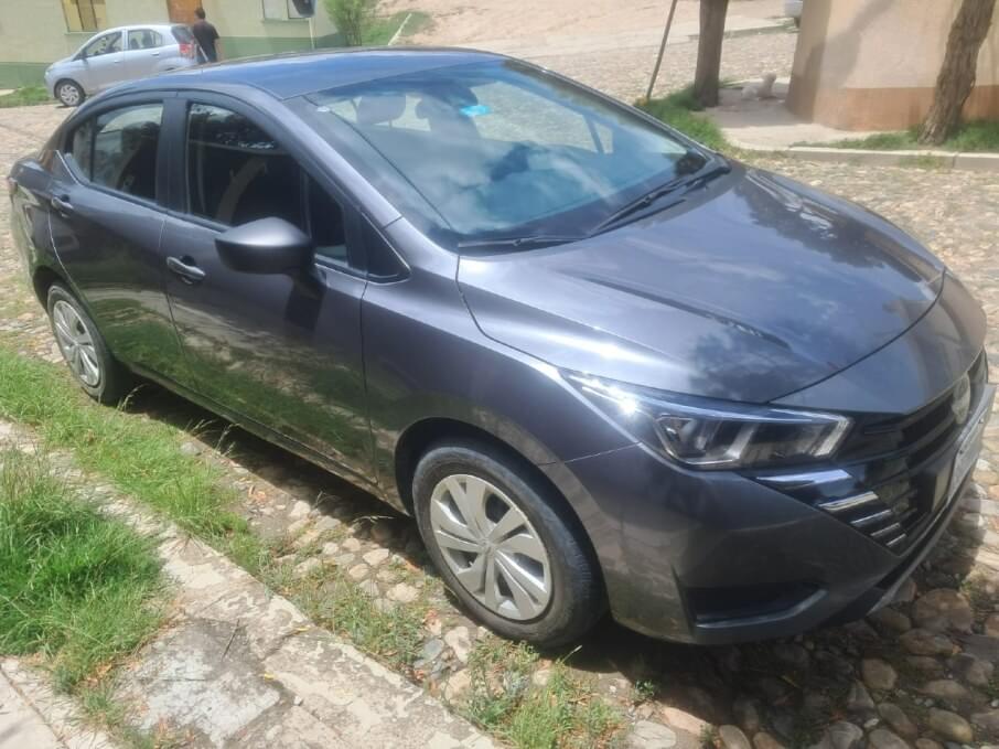 NISSAN VERSA 2024 23.000 Kms.