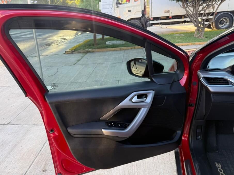 PEUGEOT 2008 2024 15.360 Kms.