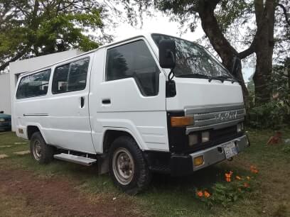 TOYOTA HIACE 1990 800.000 Kms.