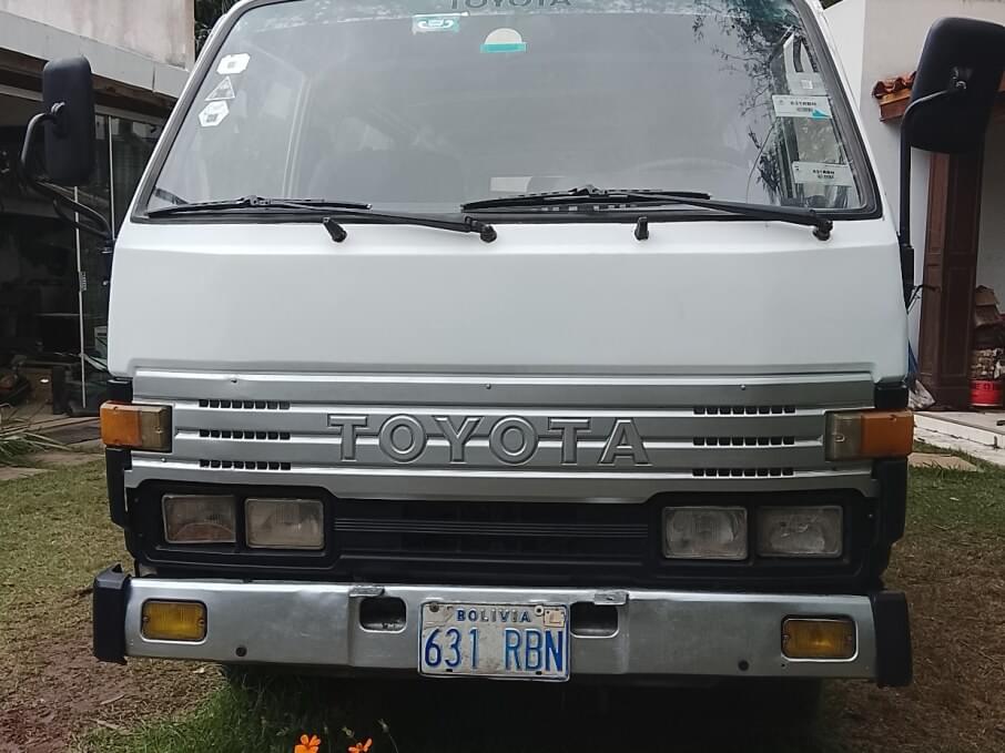 TOYOTA HIACE 1990 800.000 Kms.