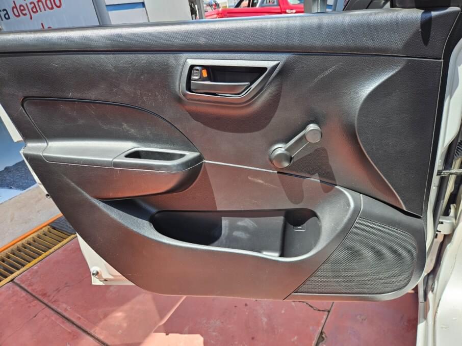 SUZUKI SWIFT 2017 85.000 Kms.