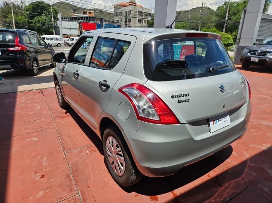 SUZUKI SWIFT 2017 85.000 Kms.