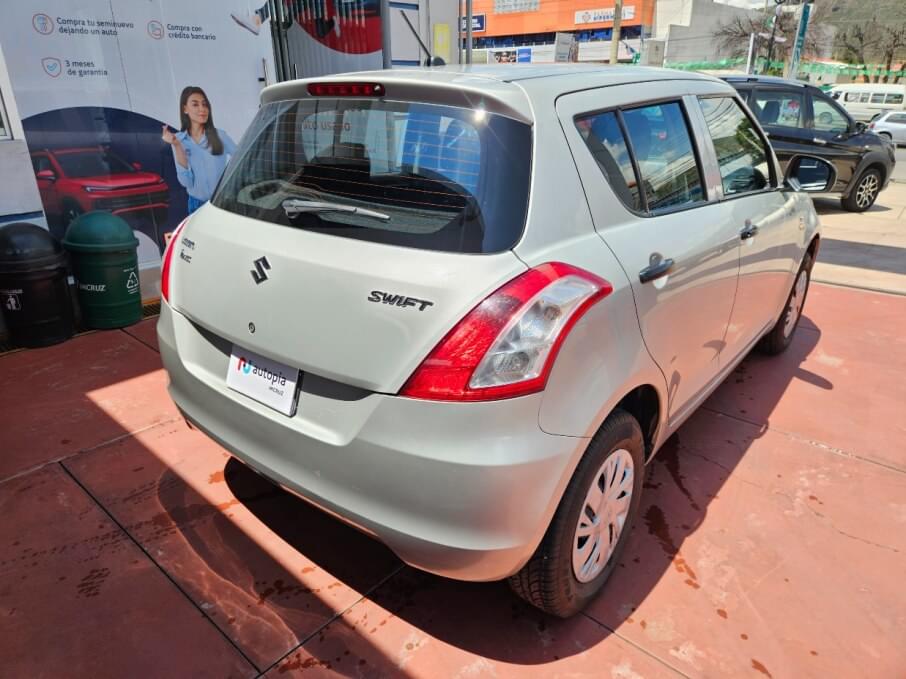 SUZUKI SWIFT 2017 85.000 Kms.