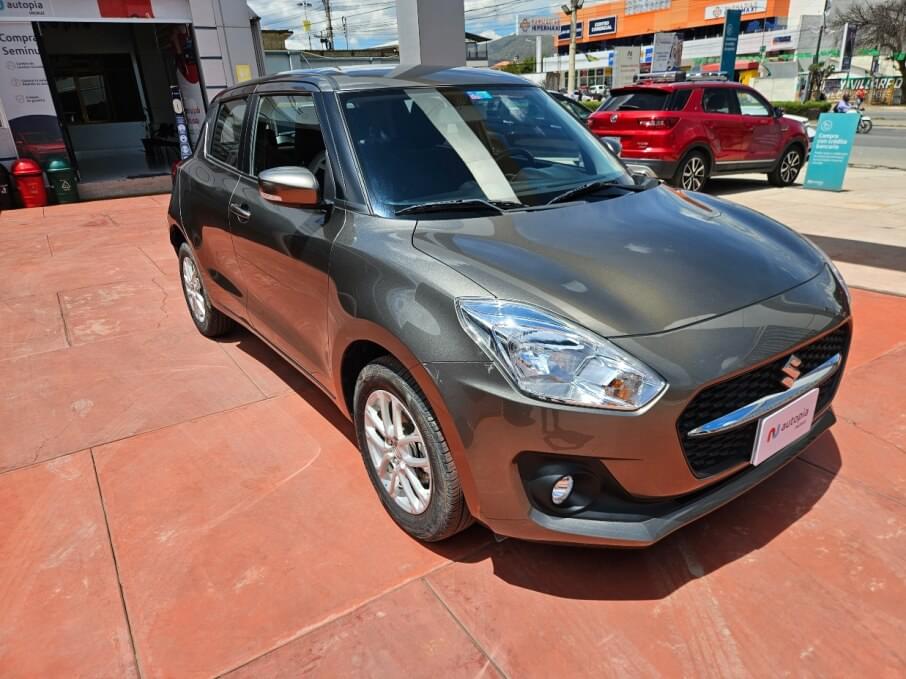 SUZUKI SWIFT 2024 22.400 Kms.
