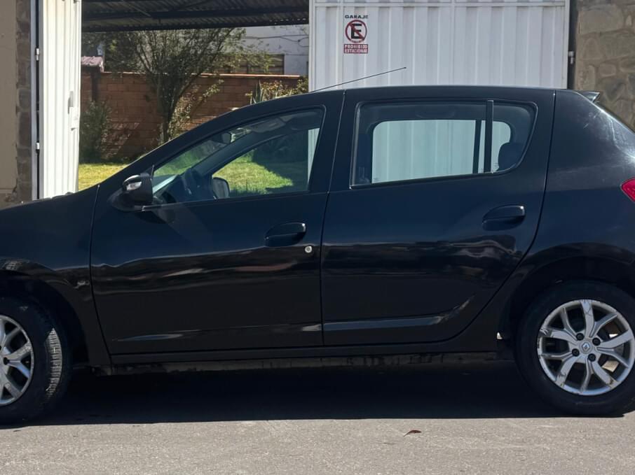 RENAULT SANDERO 2018 37.100 Kms.