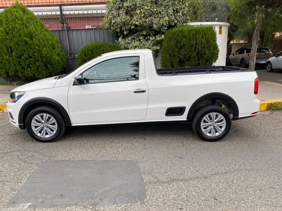 VOLKSWAGEN SAVEIRO 2023 10.800 Kms.