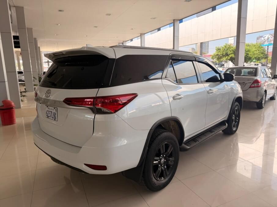 TOYOTA FORTUNER 2023 35.532 Kms.