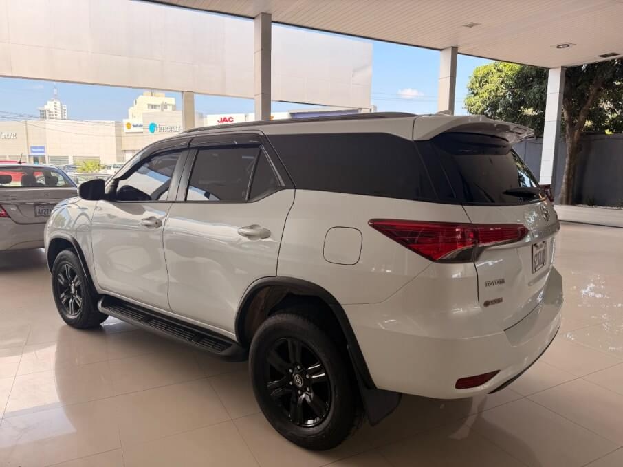TOYOTA FORTUNER 2023 35.532 Kms.
