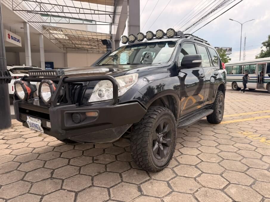 TOYOTA LAND CRUISER 2013 140.918 Kms.