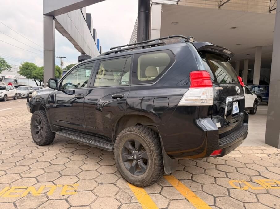 TOYOTA LAND CRUISER 2013 140.918 Kms.