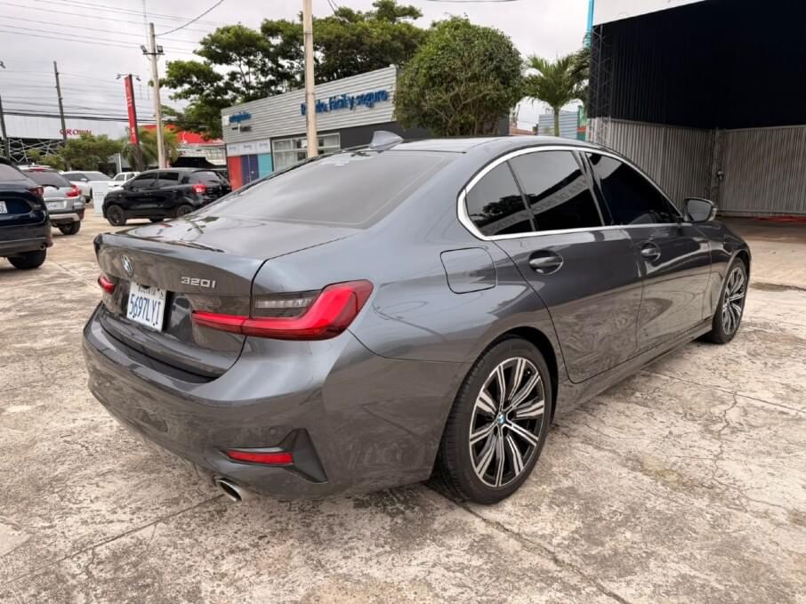 BMW 320 2022 27.464 Kms.