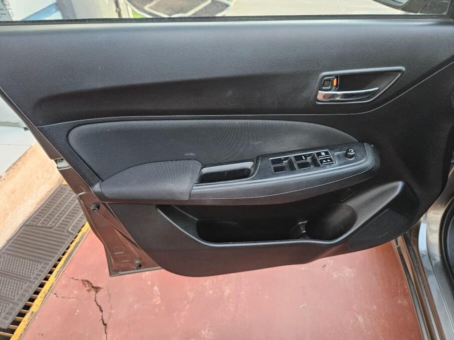 SUZUKI SWIFT 2023 28.300 Kms.
