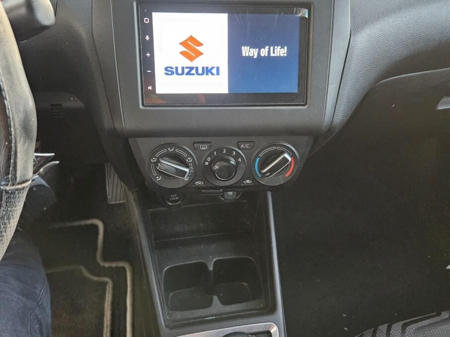 SUZUKI SWIFT 2023 28.300 Kms.