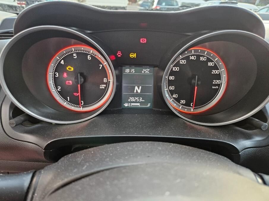 SUZUKI SWIFT 2023 28.300 Kms.