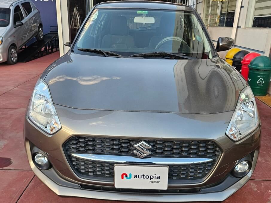SUZUKI SWIFT 2023 28.300 Kms.